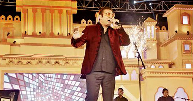 Abhijeet Bhattacharya performs at Sisupalgarh Mahotsav 2017