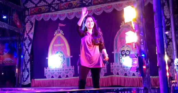 Elina Samantray in Odia Jatra, dance on Chhati Ta Ragadi Dela Re