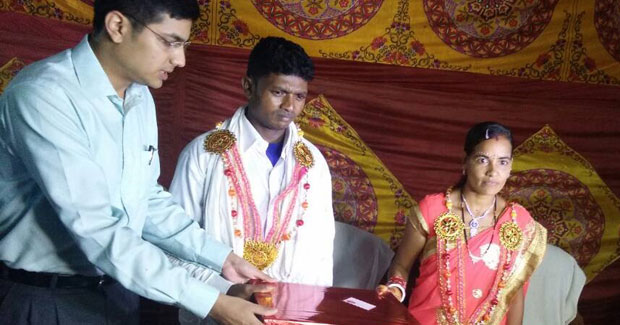 Watch: Odisha police helps Naxal couple to get married in Malkangiri