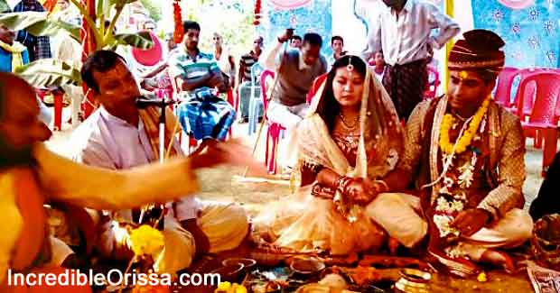 Odisha boy marries an American girl in Odia style wedding