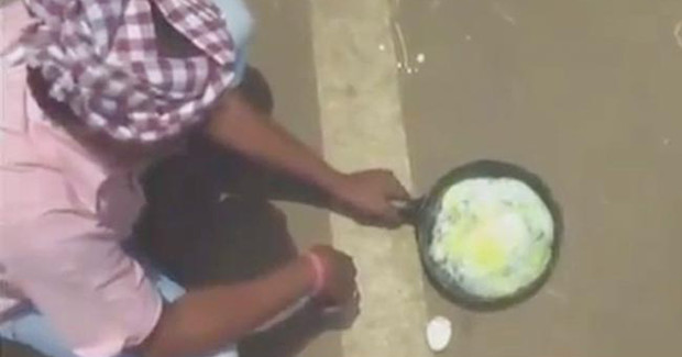 Odisha man cooks egg on the road to show the heat in the State